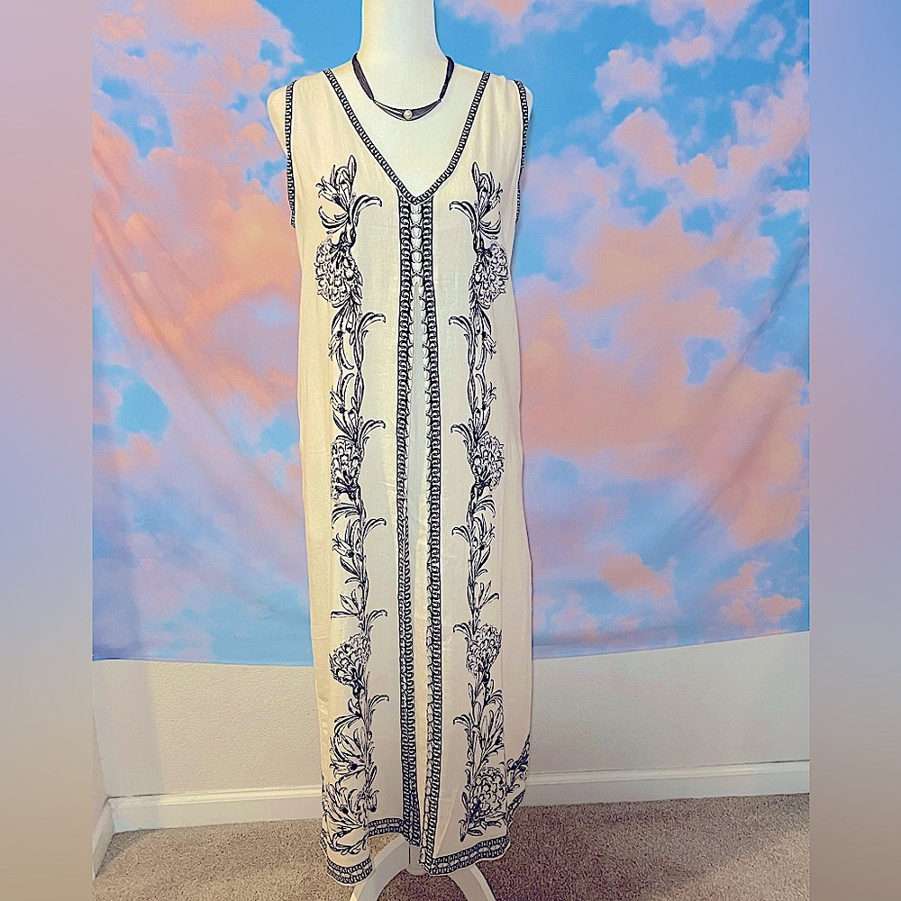 NWT: Elegant White and Black Floral Maxi Dress (Sz Small)